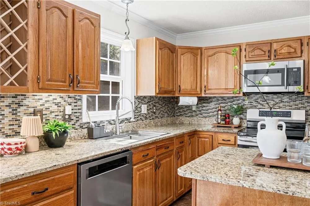 7626 Rolling Oak Court Clemmons, NC 27012