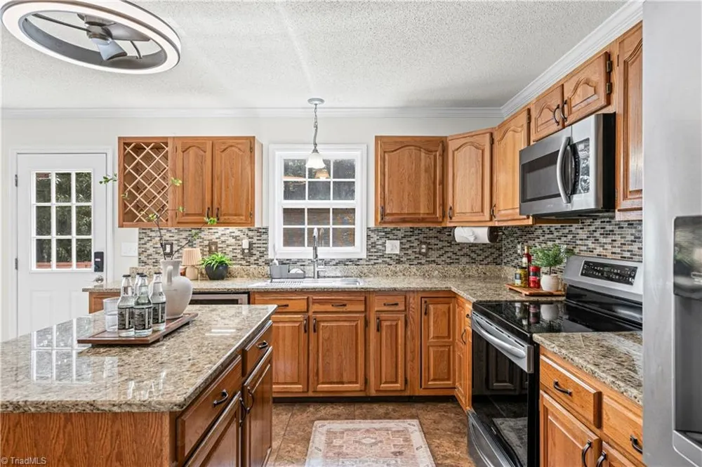 7626 Rolling Oak Court Clemmons, NC 27012