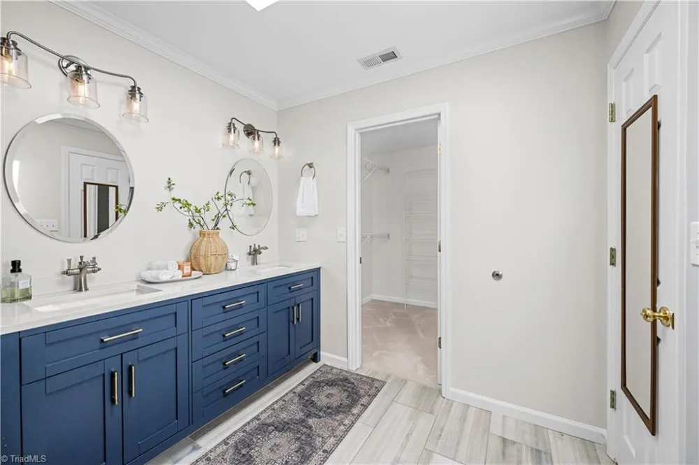 7626 Rolling Oak Court Clemmons, NC 27012