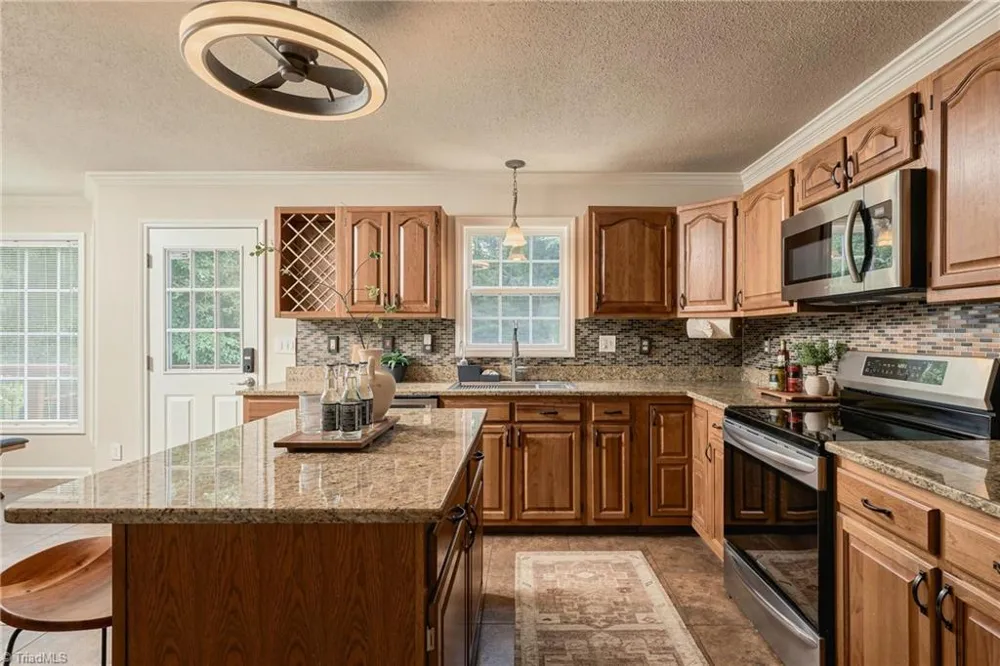 7626 Rolling Oak Court Clemmons, NC 27012
