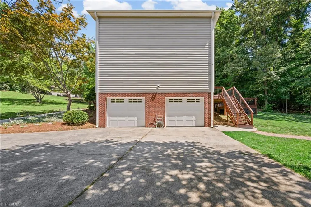 7626 Rolling Oak Court Clemmons, NC 27012