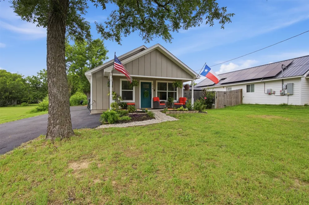 216 E Clay Street Bowie, TX 76230