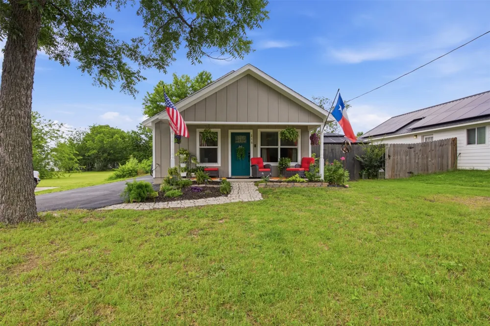 216 E Clay Street Bowie, TX 76230