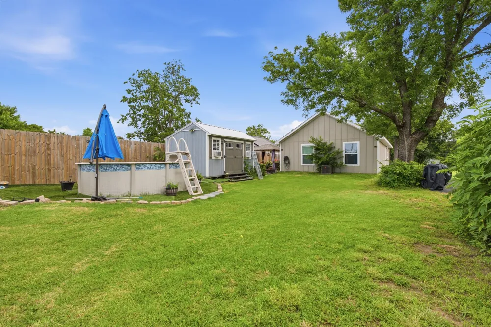 216 E Clay Street Bowie, TX 76230