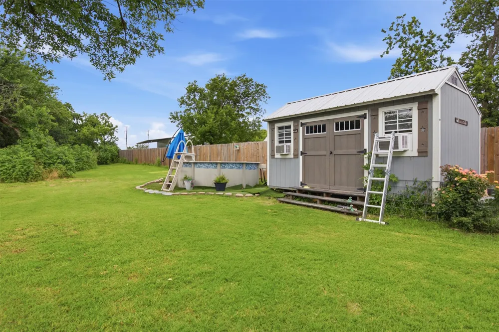 216 E Clay Street Bowie, TX 76230