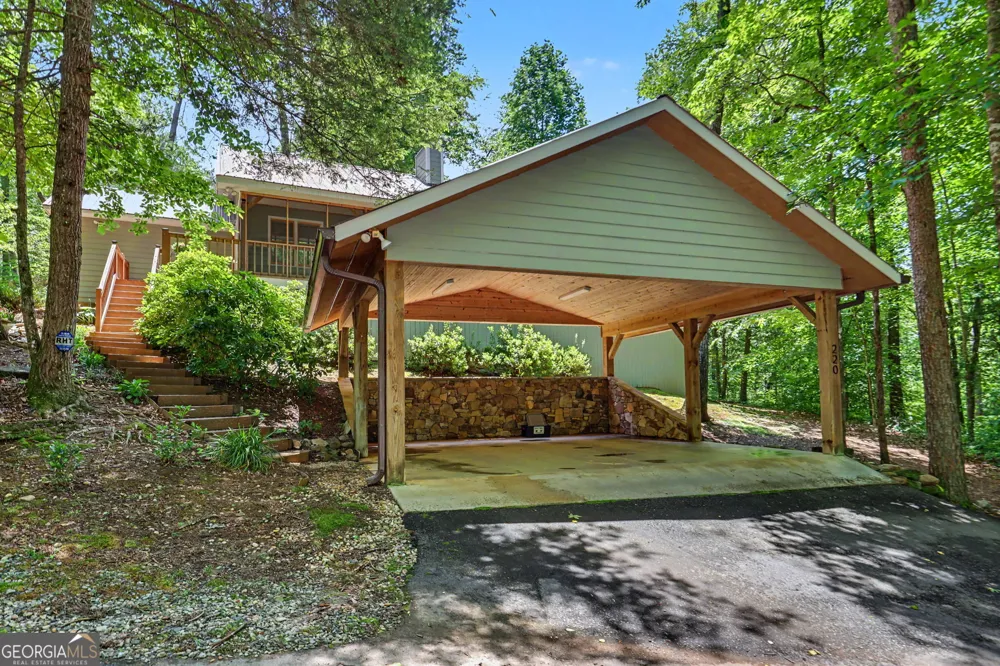 220A Brookwood LN Clarkesville, GA 30523