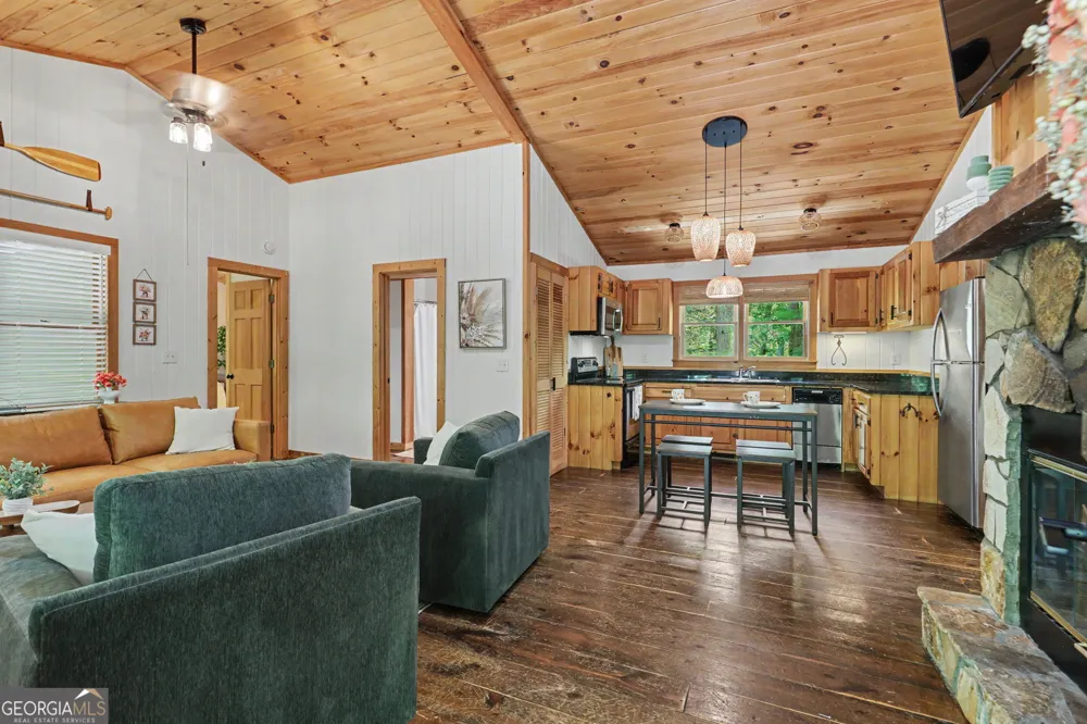 220A Brookwood LN Clarkesville, GA 30523