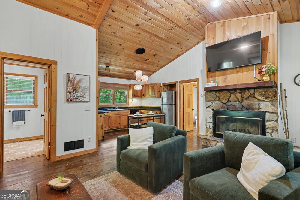 220A Brookwood LN Clarkesville, GA 30523