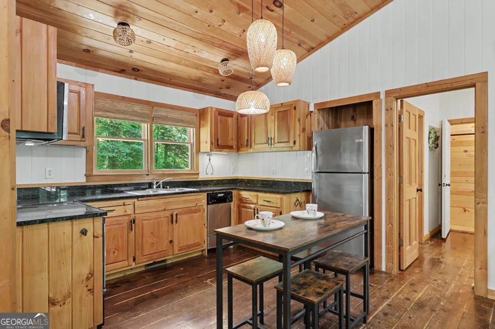 220A Brookwood LN Clarkesville, GA 30523