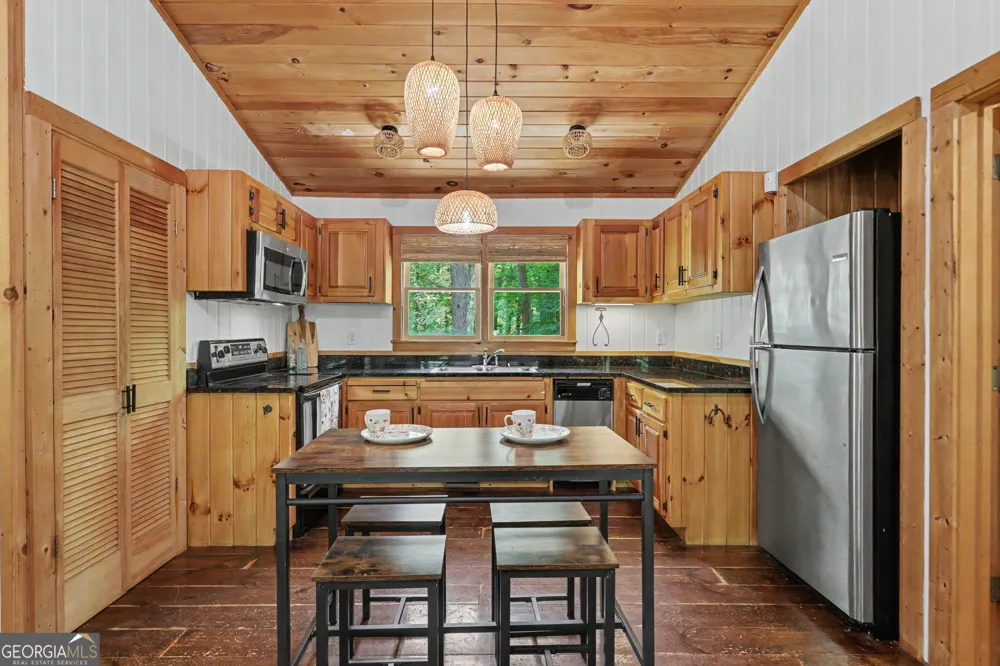 220A Brookwood LN Clarkesville, GA 30523