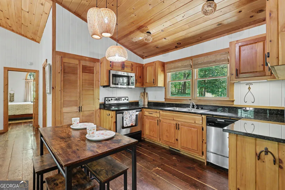 220A Brookwood LN Clarkesville, GA 30523