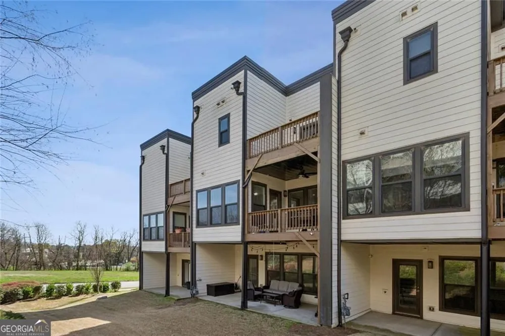 2153 Hinton DR Smyrna, GA 30080