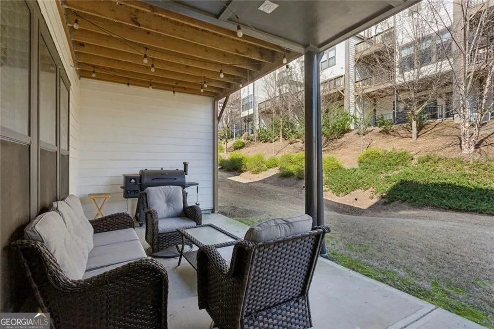 2153 Hinton DR Smyrna, GA 30080