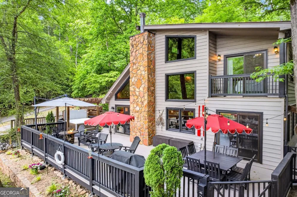 28 Rowland PTE Morganton, GA 30560