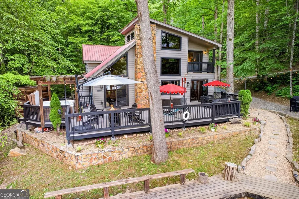 28 Rowland PTE Morganton, GA 30560