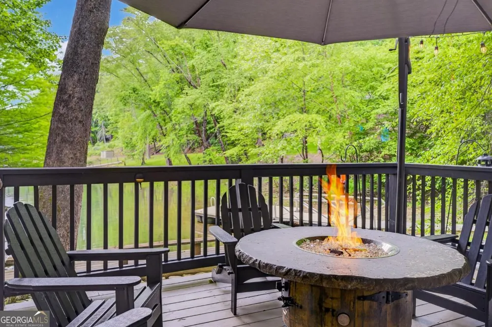 28 Rowland PTE Morganton, GA 30560