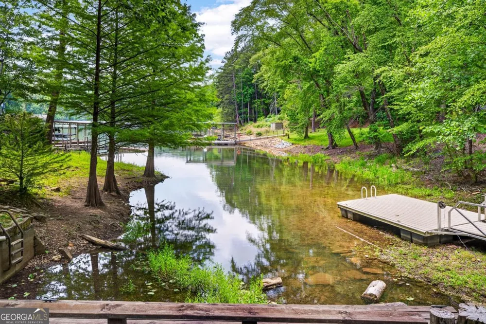 28 Rowland PTE Morganton, GA 30560