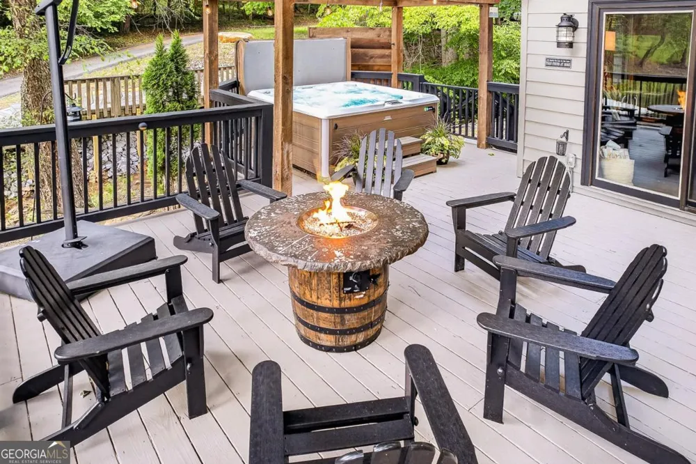 28 Rowland PTE Morganton, GA 30560