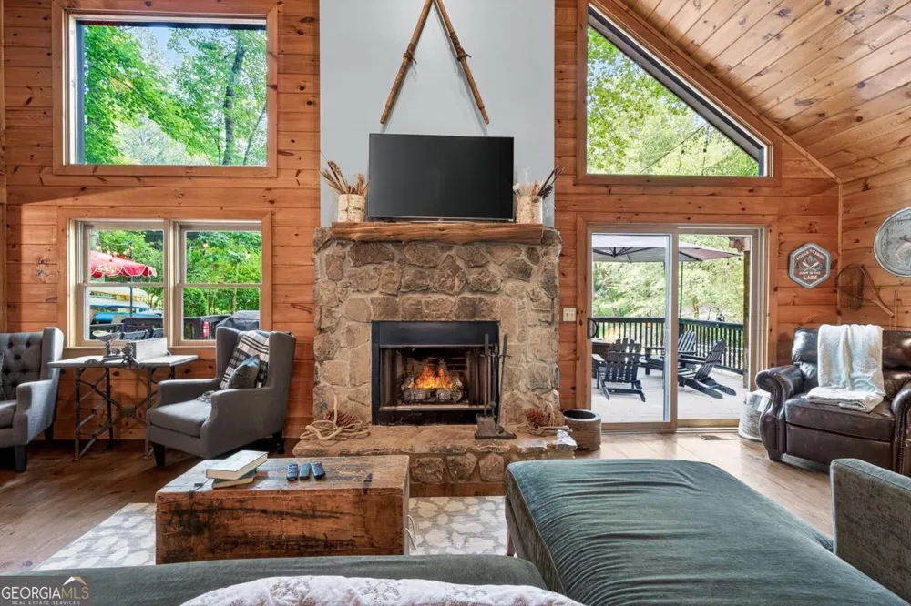 28 Rowland PTE Morganton, GA 30560