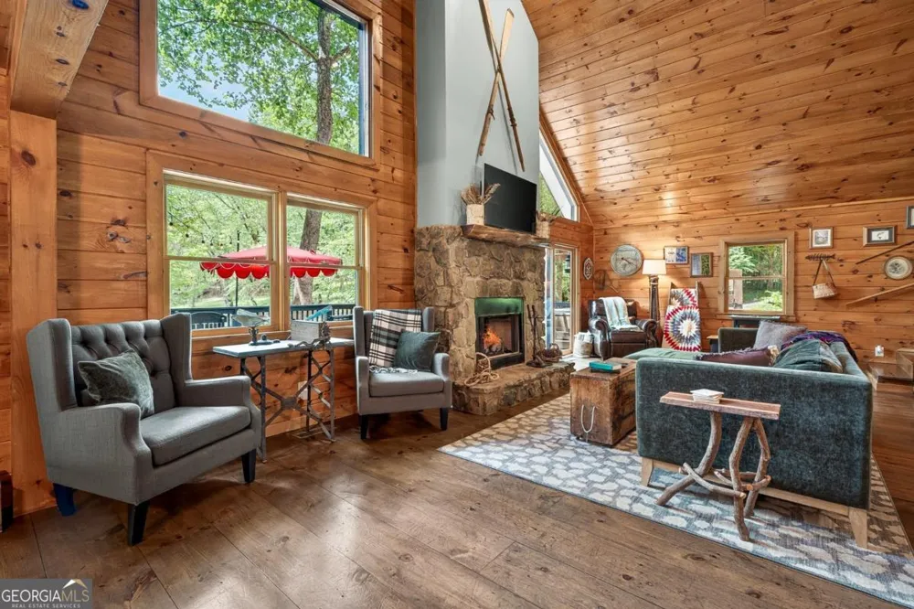 28 Rowland PTE Morganton, GA 30560