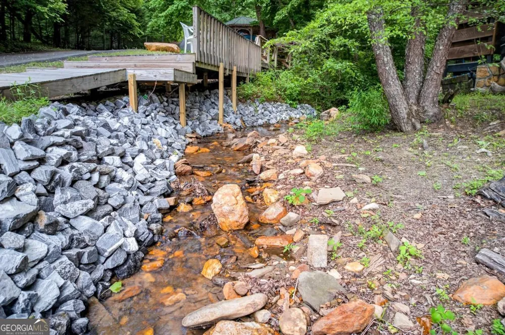 28 Rowland PTE Morganton, GA 30560
