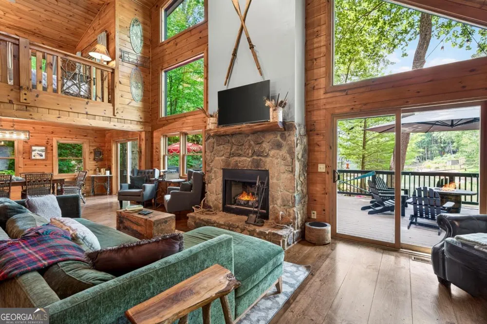 28 Rowland PTE Morganton, GA 30560