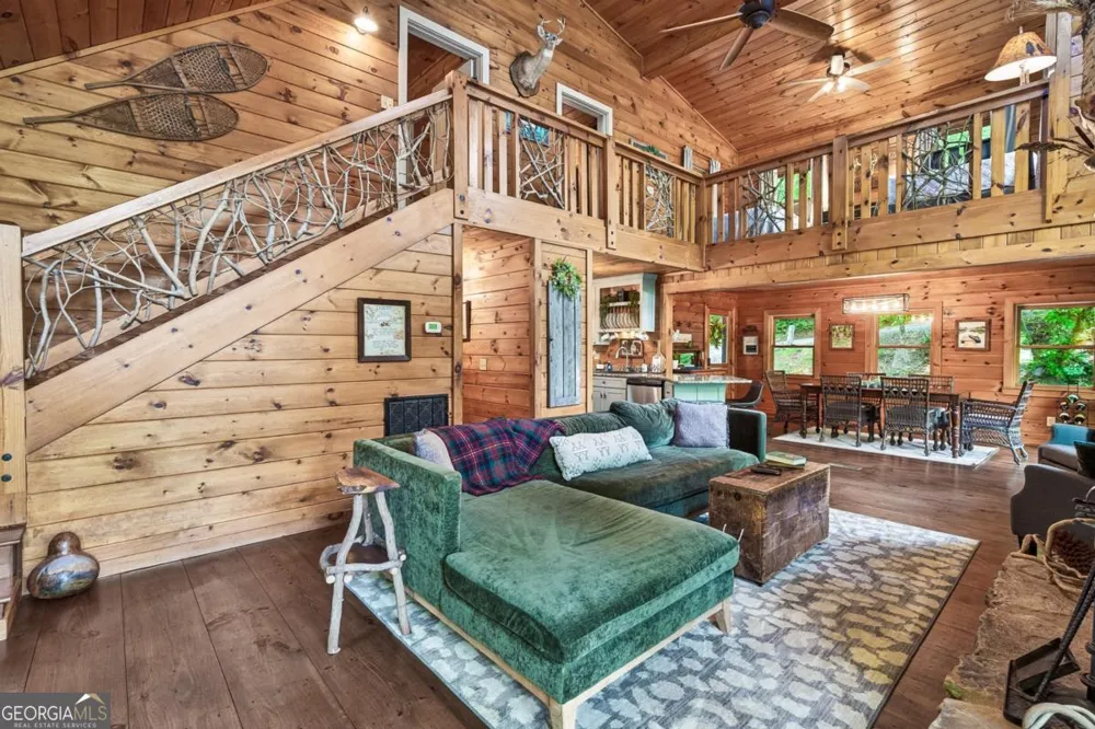 28 Rowland PTE Morganton, GA 30560