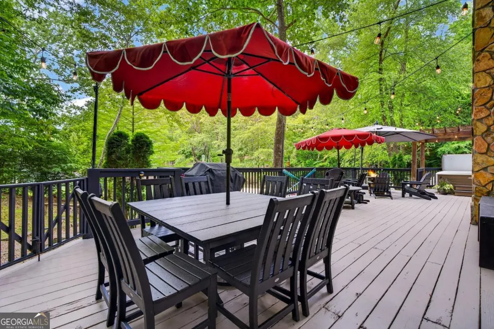 28 Rowland PTE Morganton, GA 30560