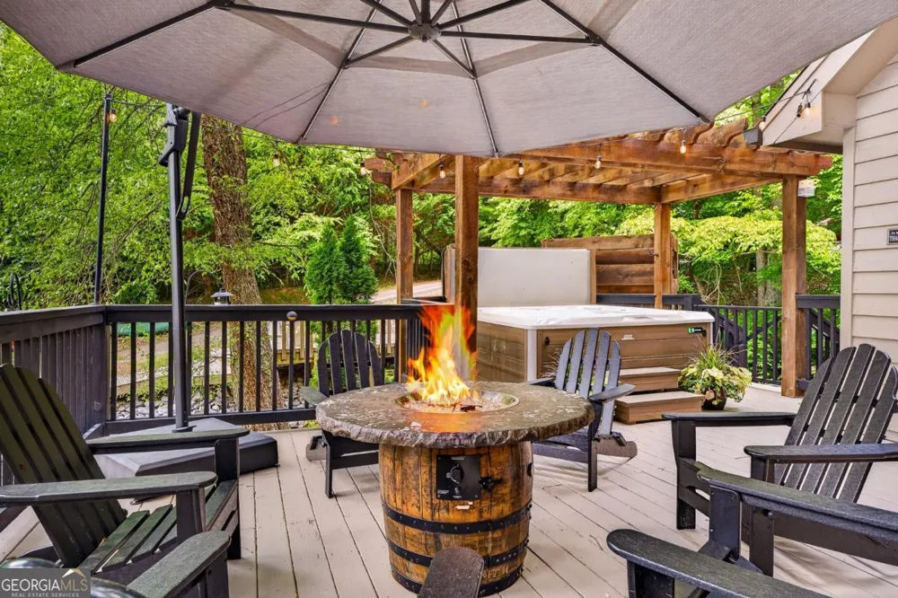 28 Rowland PTE Morganton, GA 30560