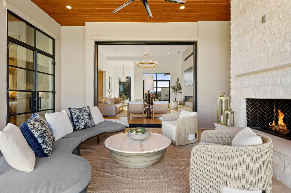 400 Medlin Creek Loop Dripping Springs, TX 78620