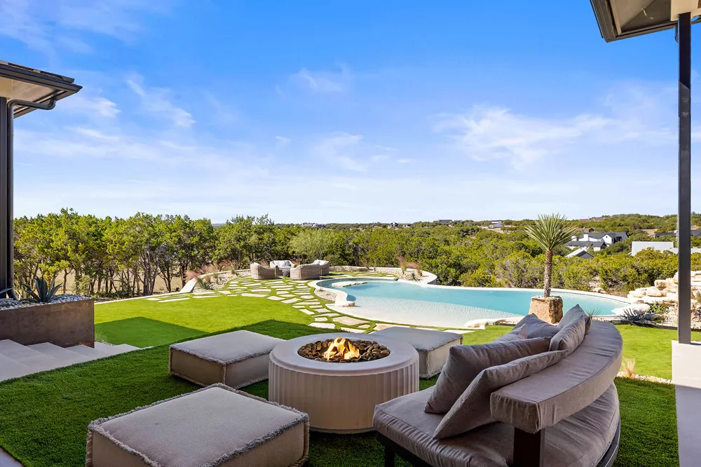 400 Medlin Creek Loop Dripping Springs, TX 78620