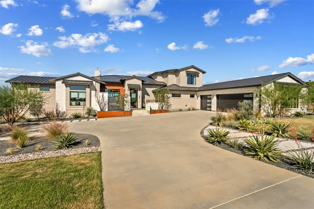 400 Medlin Creek Loop Dripping Springs, TX 78620