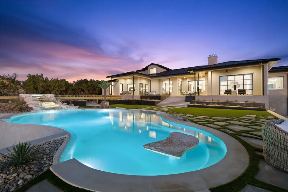 400 Medlin Creek Loop Dripping Springs, TX 78620
