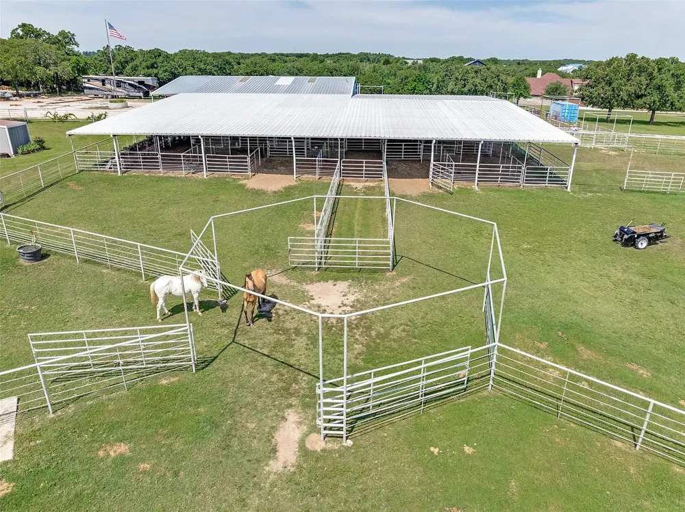 125 Rolling Bend Road Alvord, TX 76225