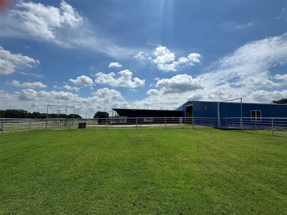 125 Rolling Bend Road Alvord, TX 76225