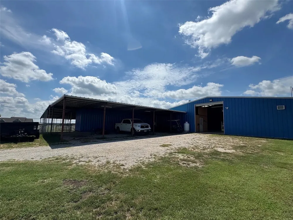 125 Rolling Bend Road Alvord, TX 76225