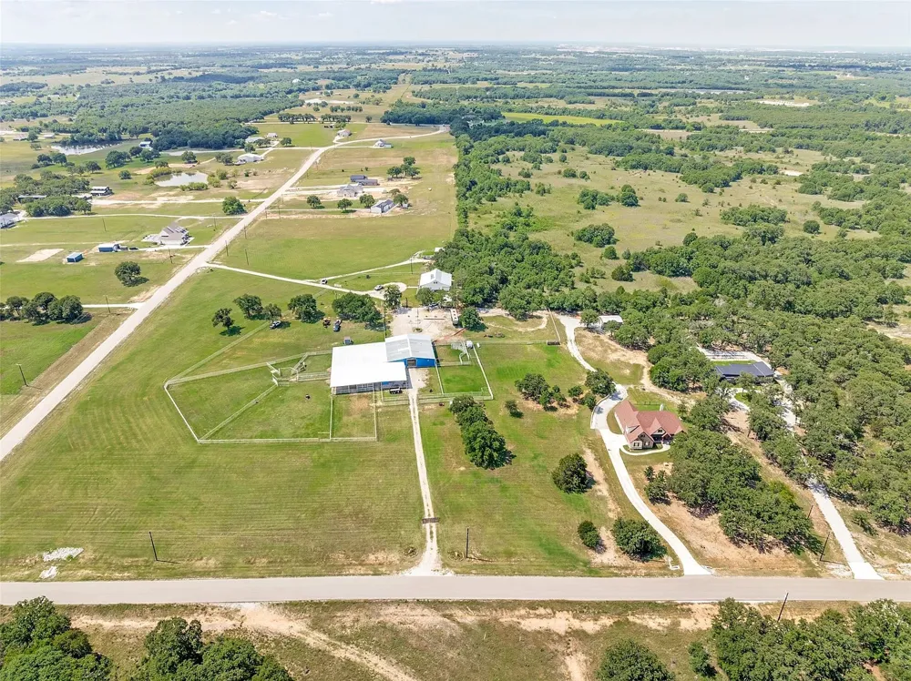 125 Rolling Bend Road Alvord, TX 76225