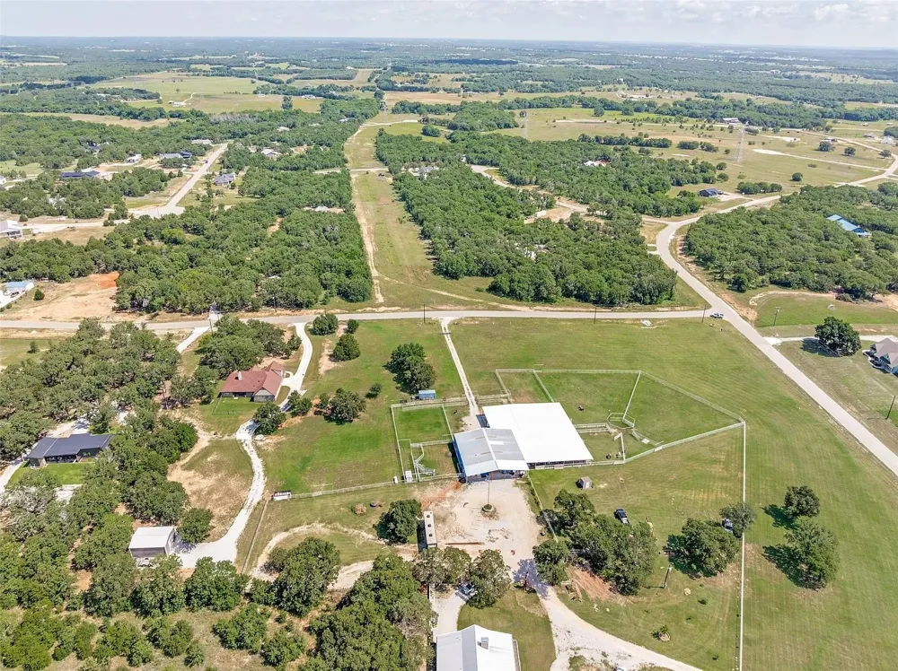 125 Rolling Bend Road Alvord, TX 76225