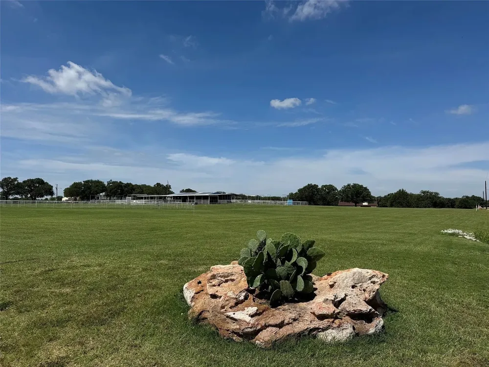 125 Rolling Bend Road Alvord, TX 76225