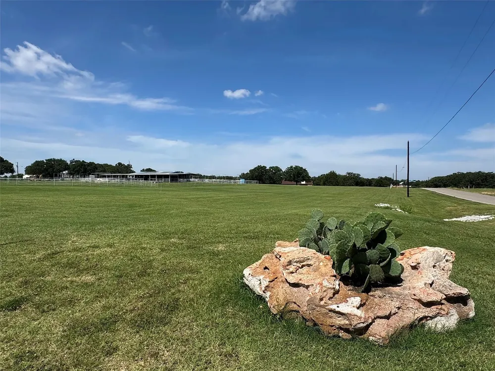 125 Rolling Bend Road Alvord, TX 76225