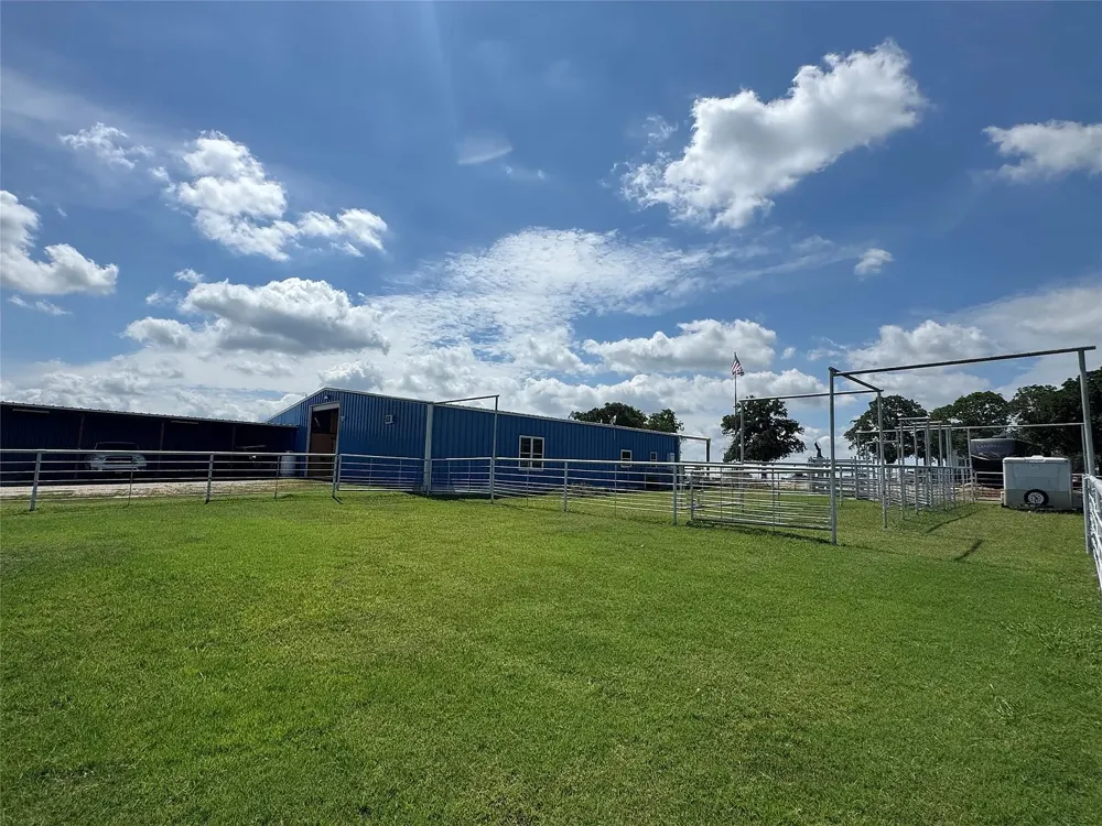 125 Rolling Bend Road Alvord, TX 76225