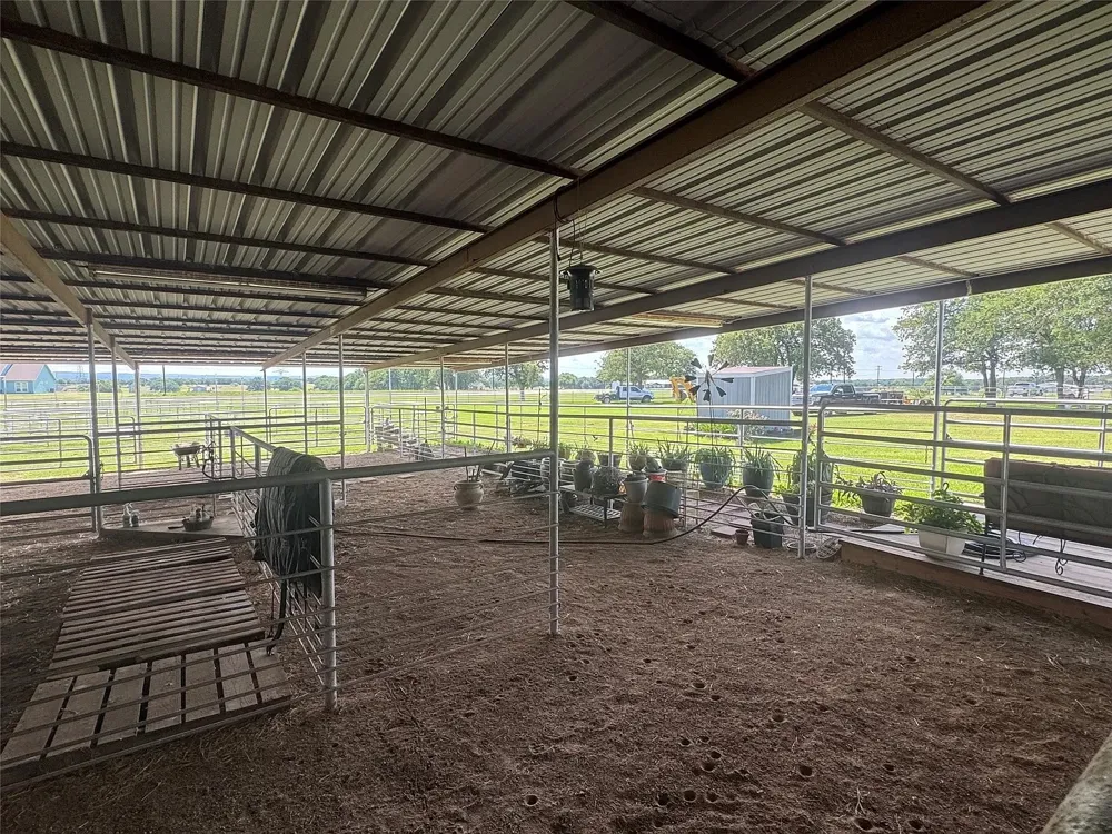 125 Rolling Bend Road Alvord, TX 76225