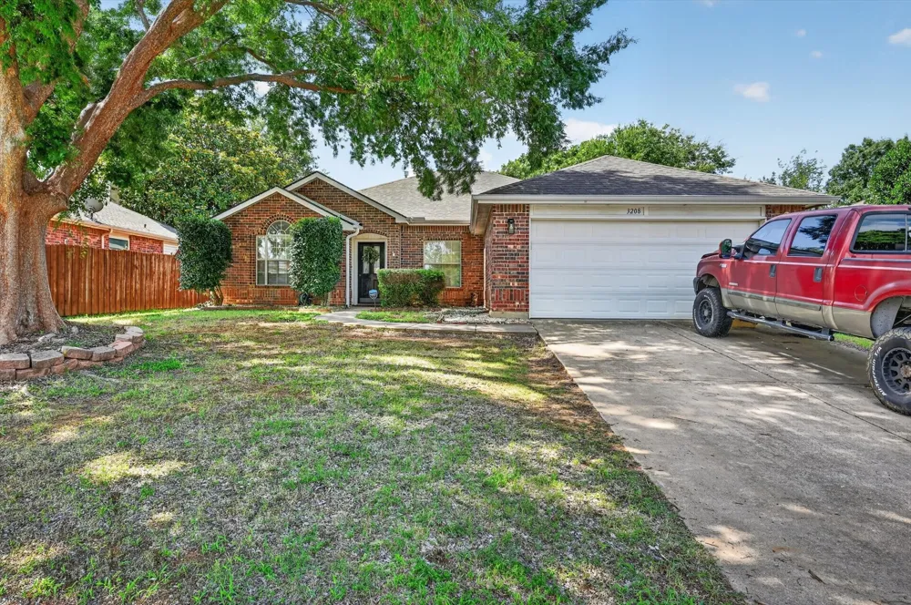 3208 Cliff Oaks Drive Corinth, TX 76210