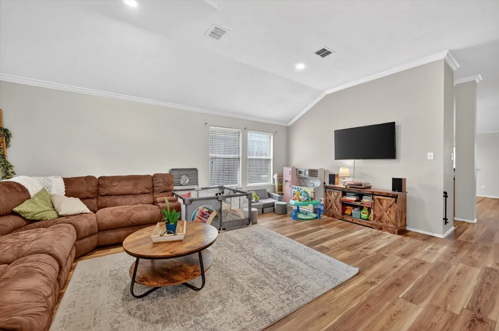 3208 Cliff Oaks Drive Corinth, TX 76210