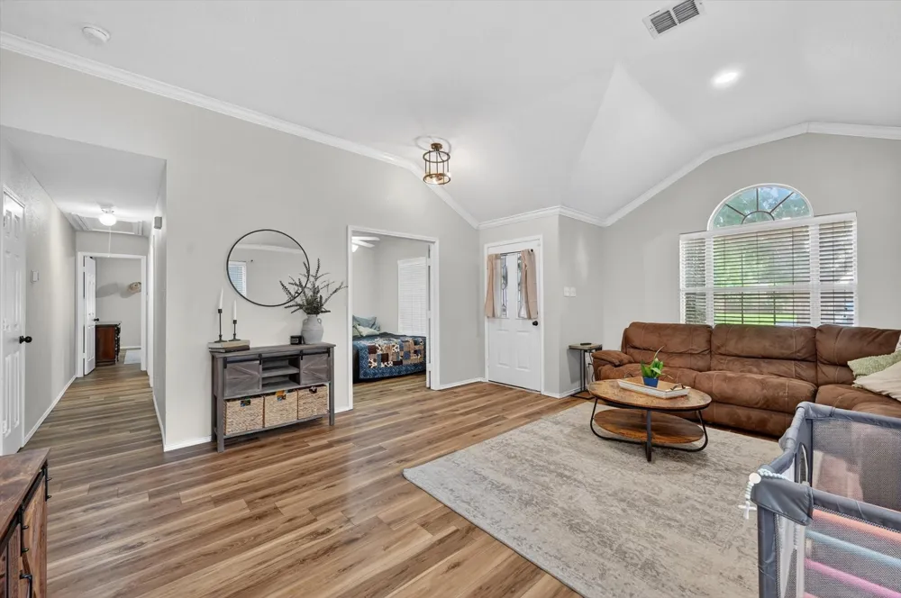 3208 Cliff Oaks Drive Corinth, TX 76210