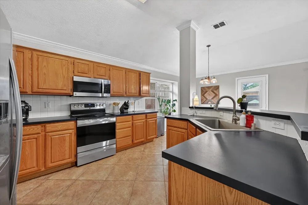 3208 Cliff Oaks Drive Corinth, TX 76210