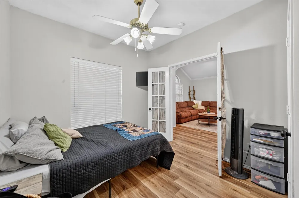 3208 Cliff Oaks Drive Corinth, TX 76210