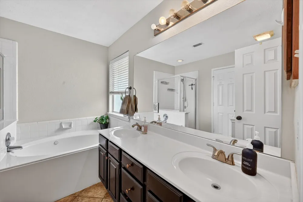 3208 Cliff Oaks Drive Corinth, TX 76210