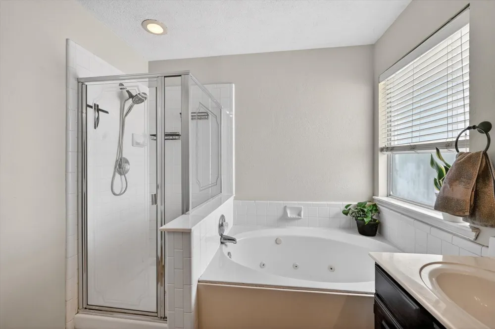 3208 Cliff Oaks Drive Corinth, TX 76210