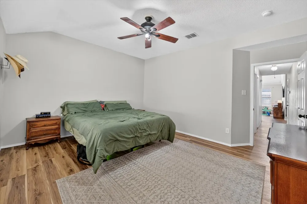 3208 Cliff Oaks Drive Corinth, TX 76210